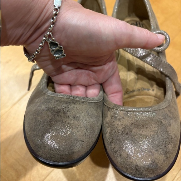 Sofft Natara Mary Jane heel pumps shoes 7.5 metallic taupe suede - Picture 4 of 9